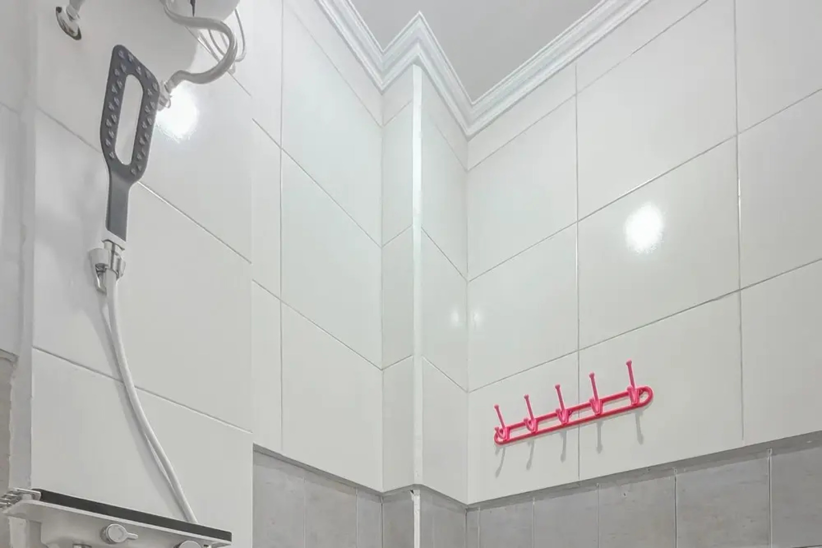 Urbanview Hotel Maharani Garut