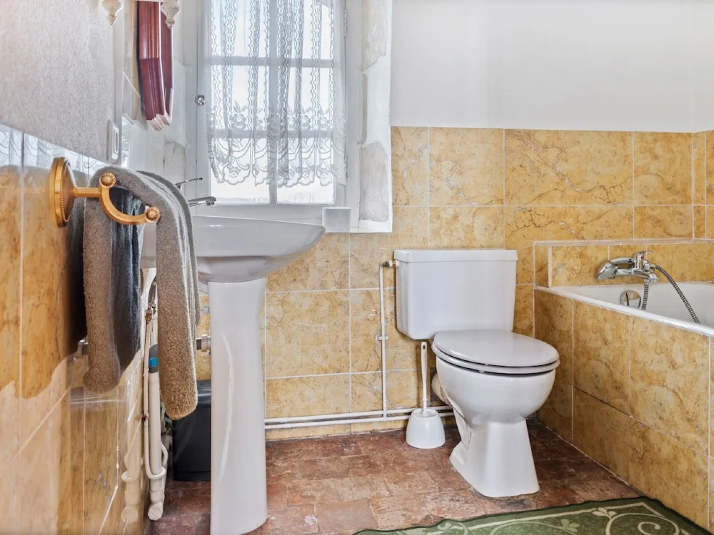 Guest room in a lavish castle in Allier