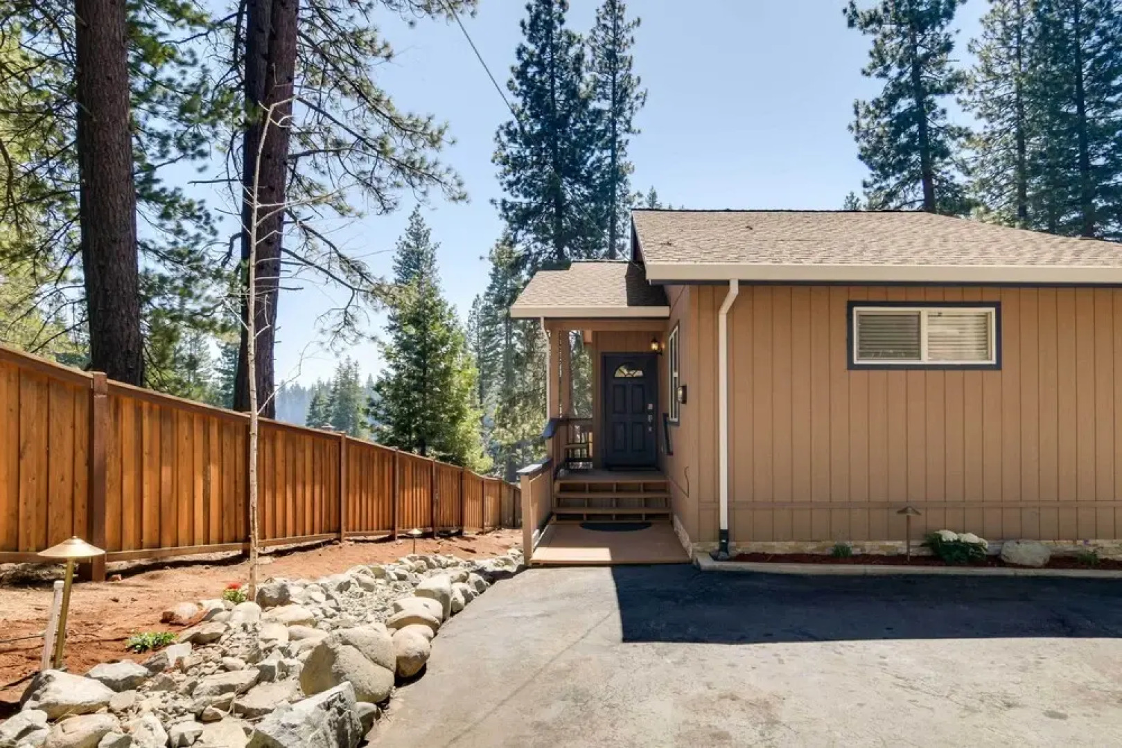 Updated Lake Almanor Retreat w/ Patio & Grill!