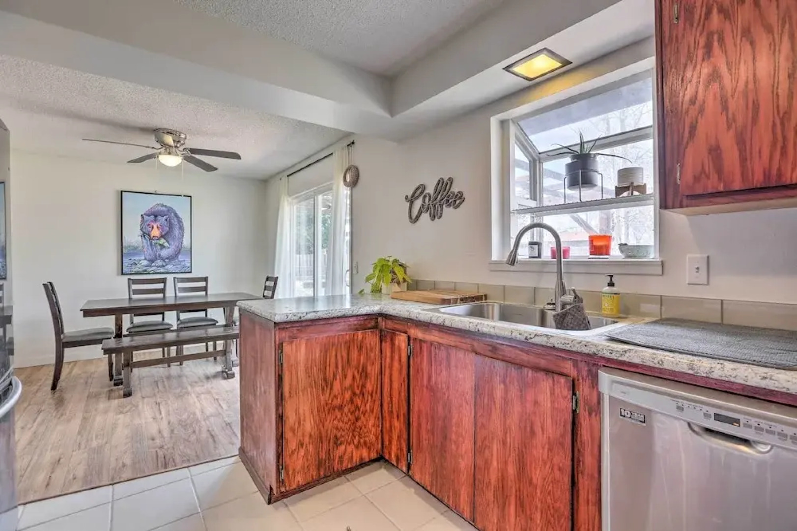 Relaxing Redmond Retreat: Golf, Hike & Ski!