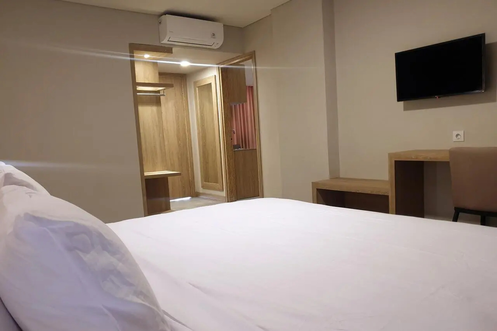 Capital O 3947 Akarsa Seahorses