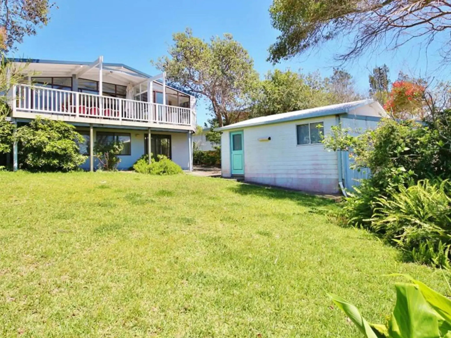 Bimbimbie at Hyams Beach 4pm Check Out Sundays