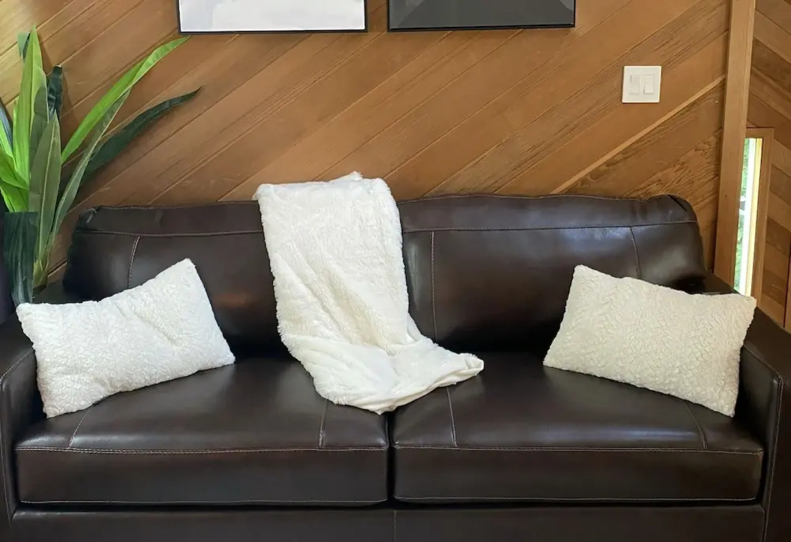 Luxury Home With Modern Finishes - Game Room & Hot Tub - Pocono Mountains 3 Bedroom Home by Redawning