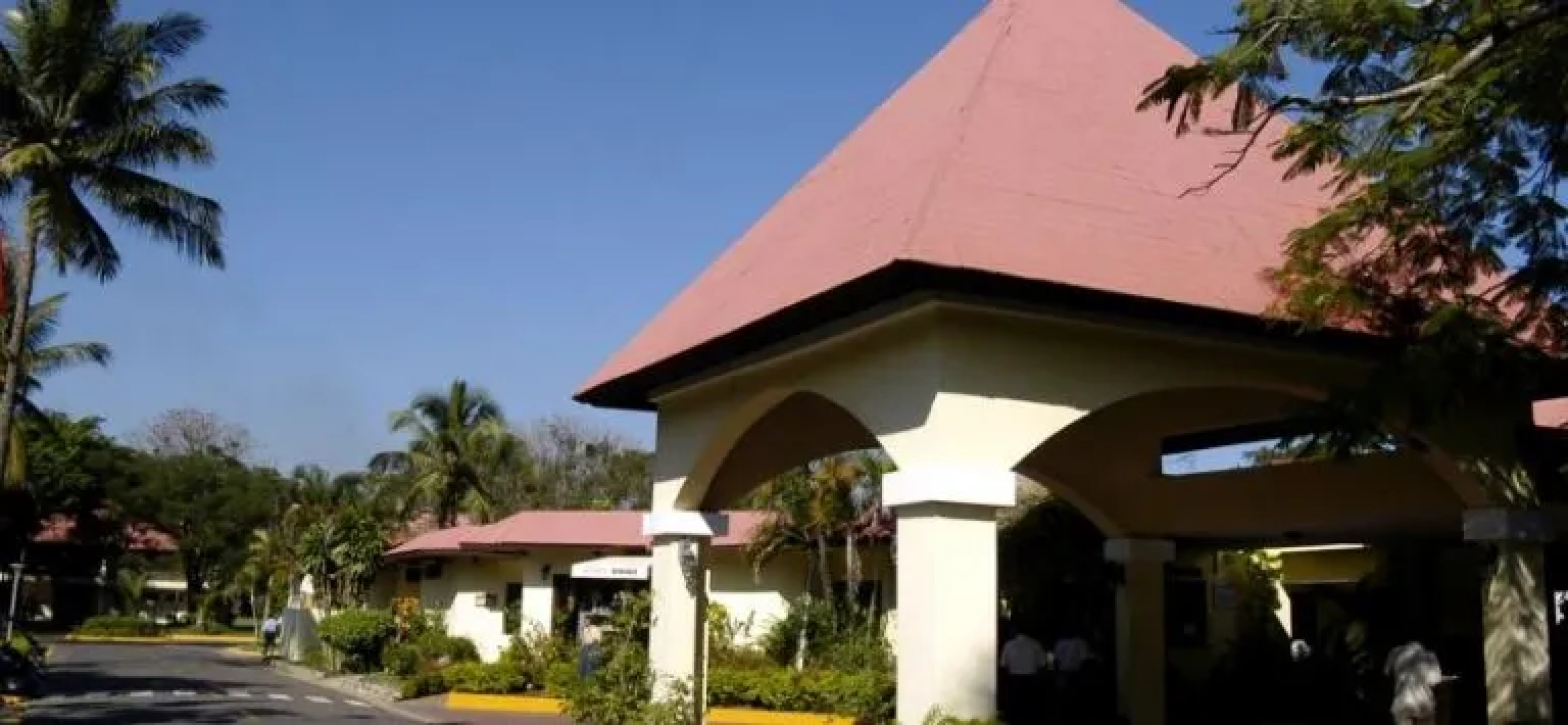 Fun Tropicale Beach Resort