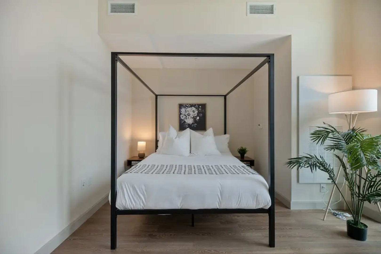 The Luxe Suites at University City