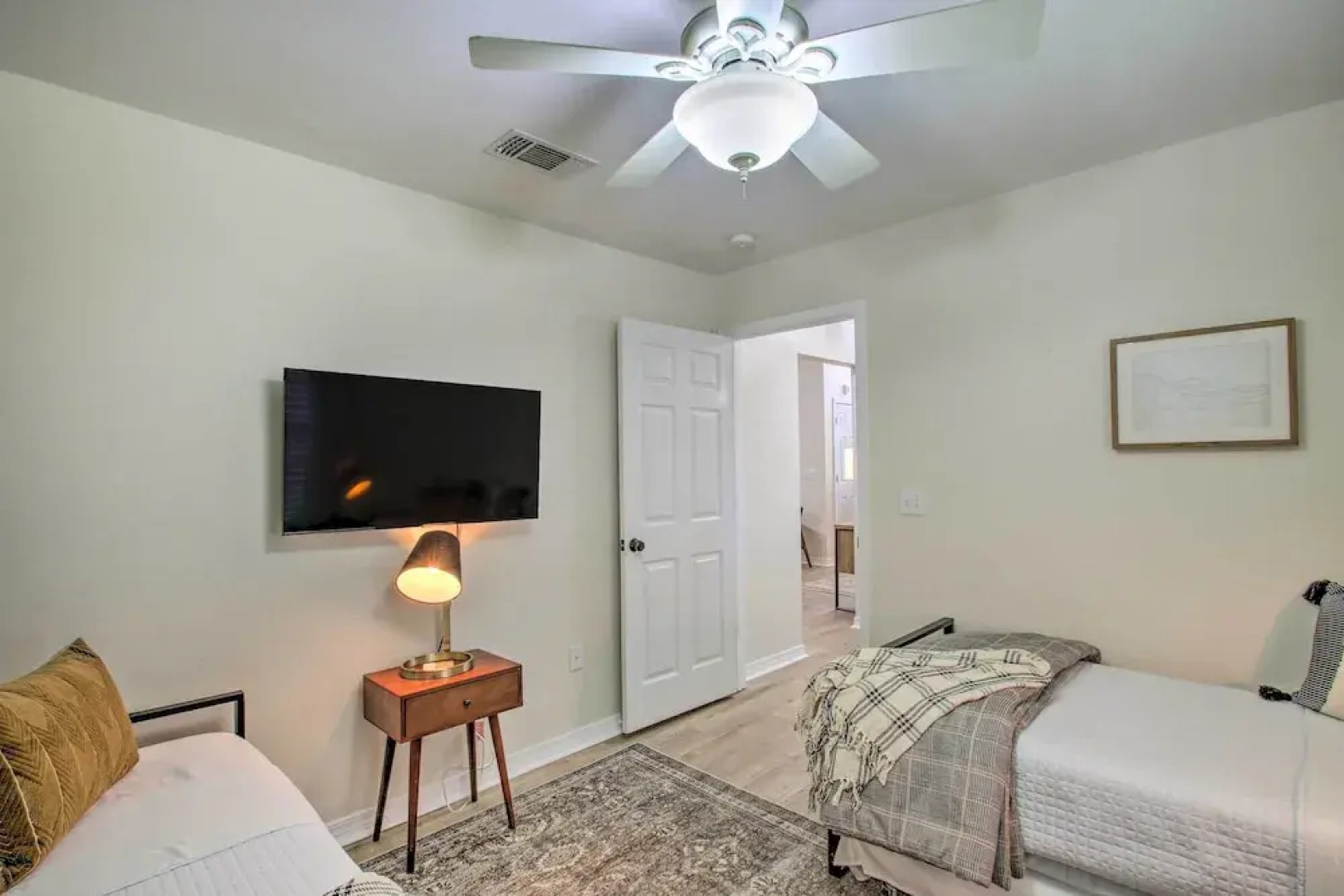 Cozy-modern Pensacola Home: Large Yard, Grill