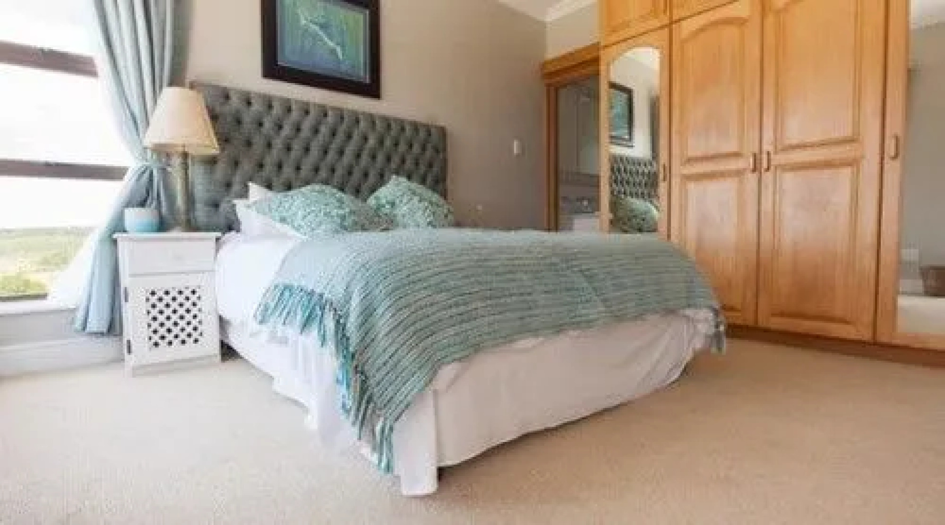 Fly me to the Moon Guest House