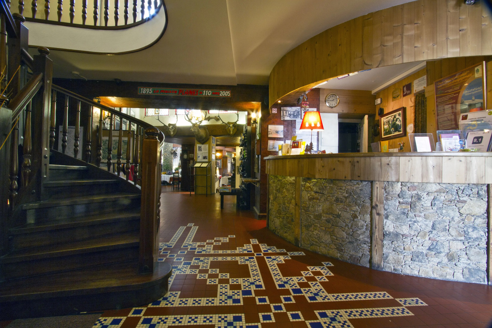 Hotel Restaurant Planes