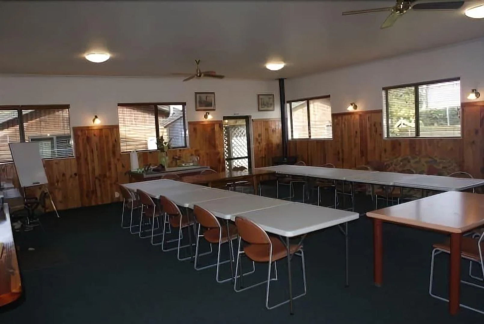 Cottage Park Travel Lodge & Conference Centre