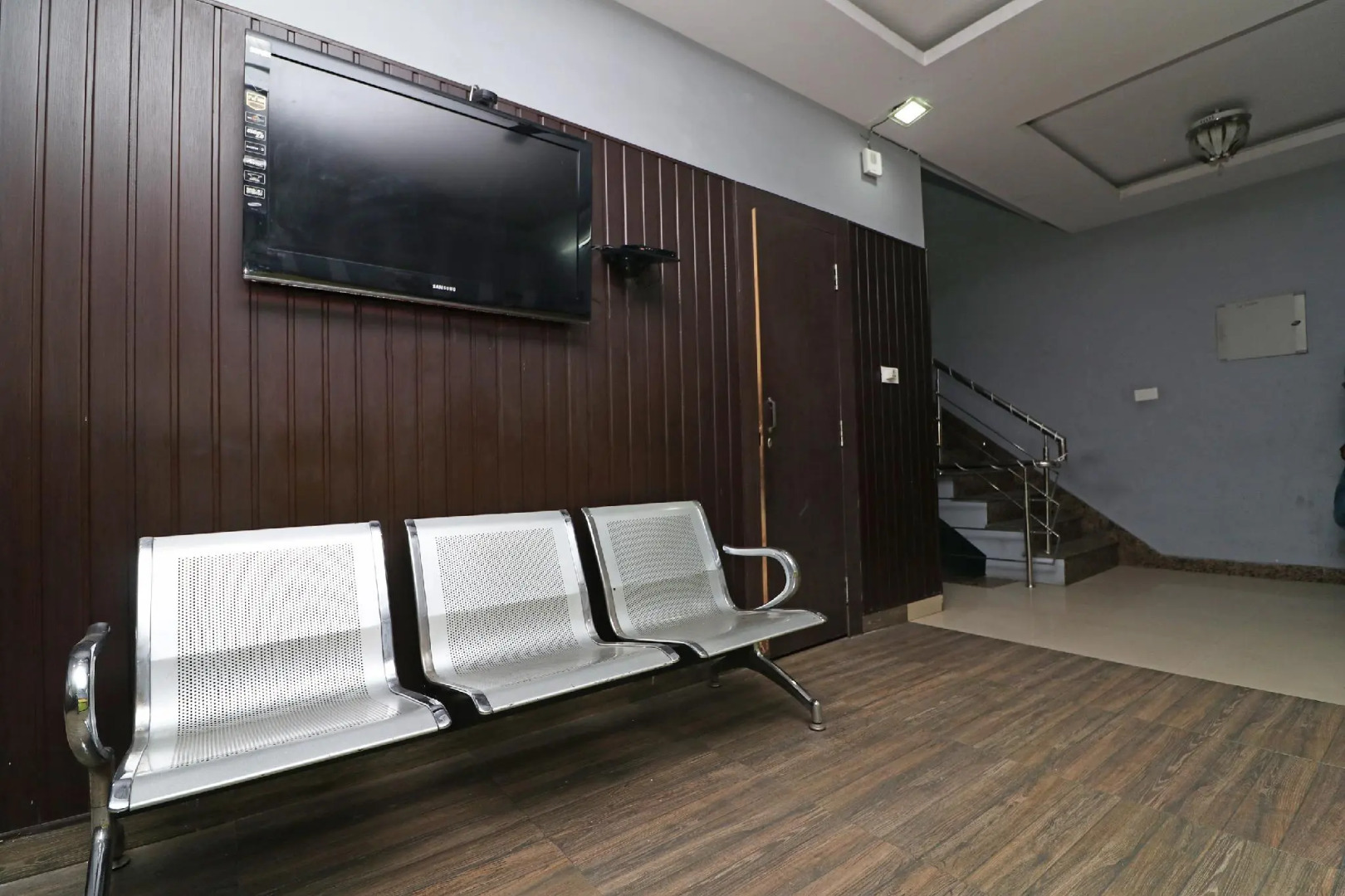 OYO 29127 Hotel Crown Tower