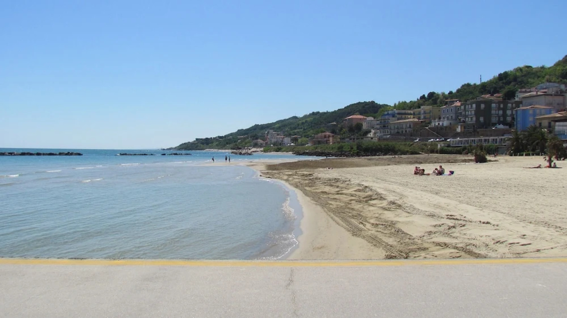 Lovely Spacious Apartment Loreto Aprutino