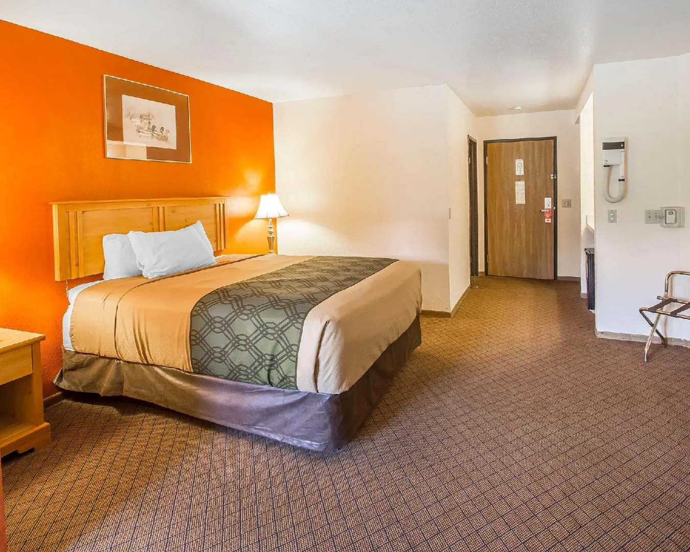 Econo Lodge Inn & Suites Menomonie