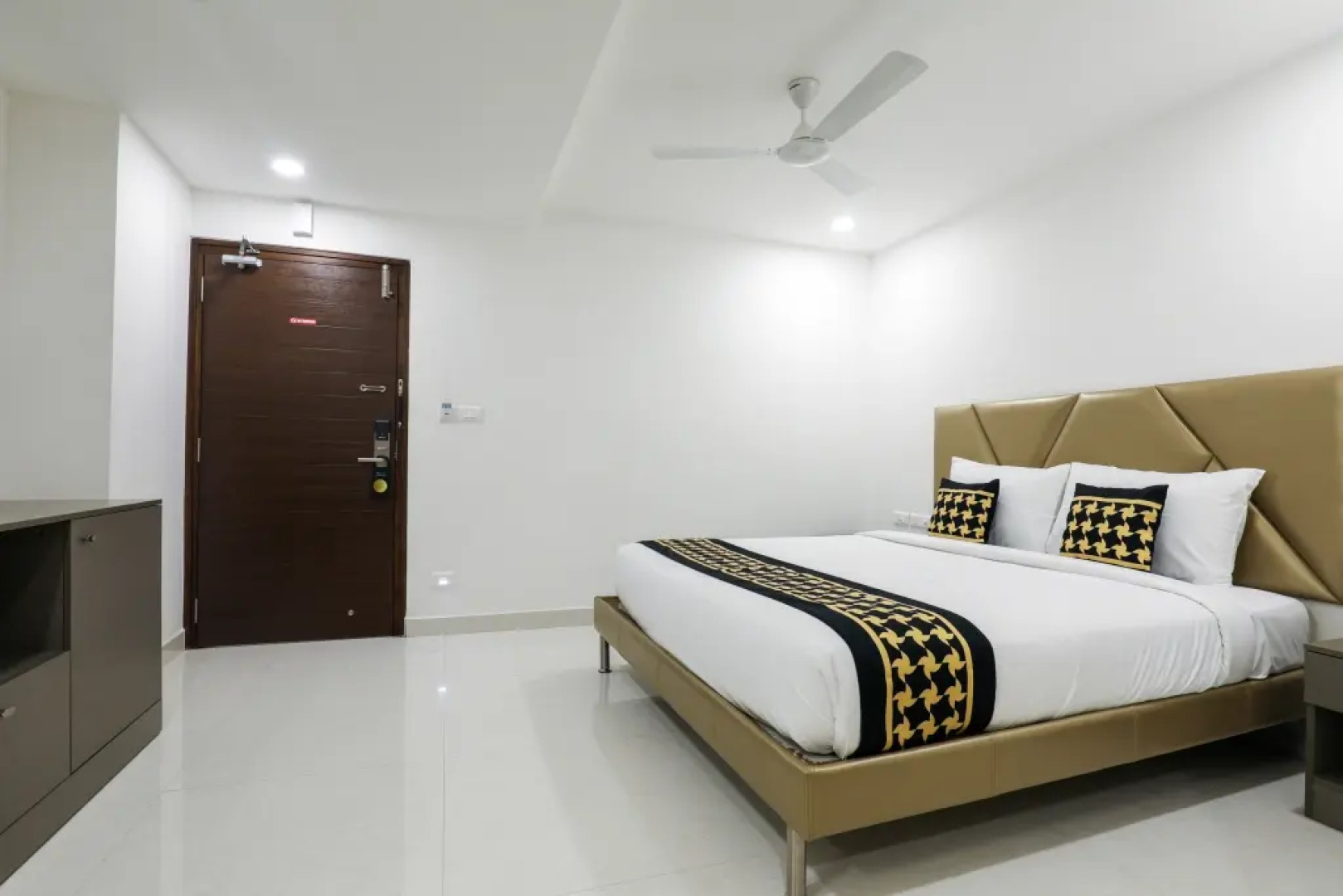 D Suites by OYO Rooms
