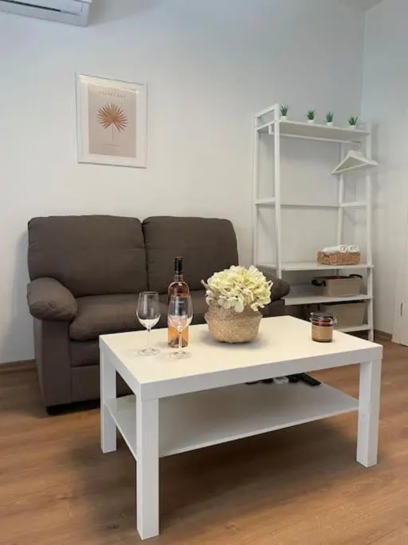 Persephone Stay Inn,Elevsis,Gr/3' from the Center