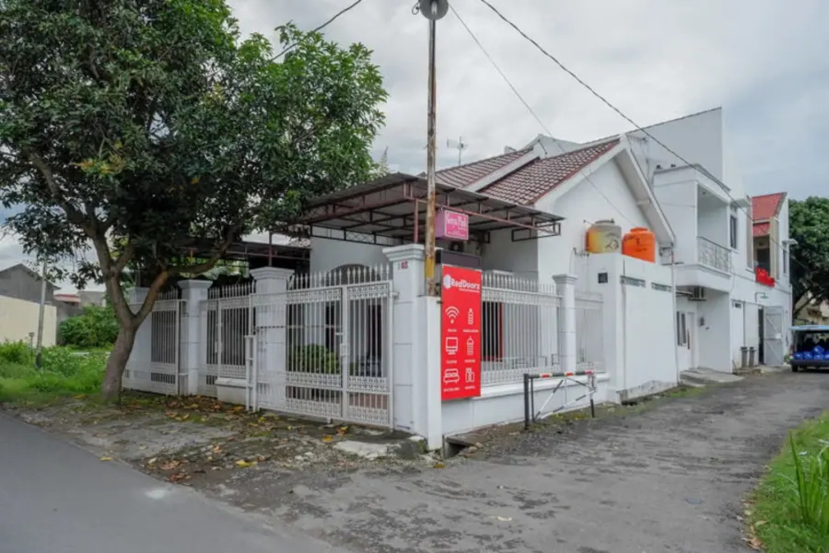 RedDoorz Syariah near Universitas Muhammadiyah Surakarta