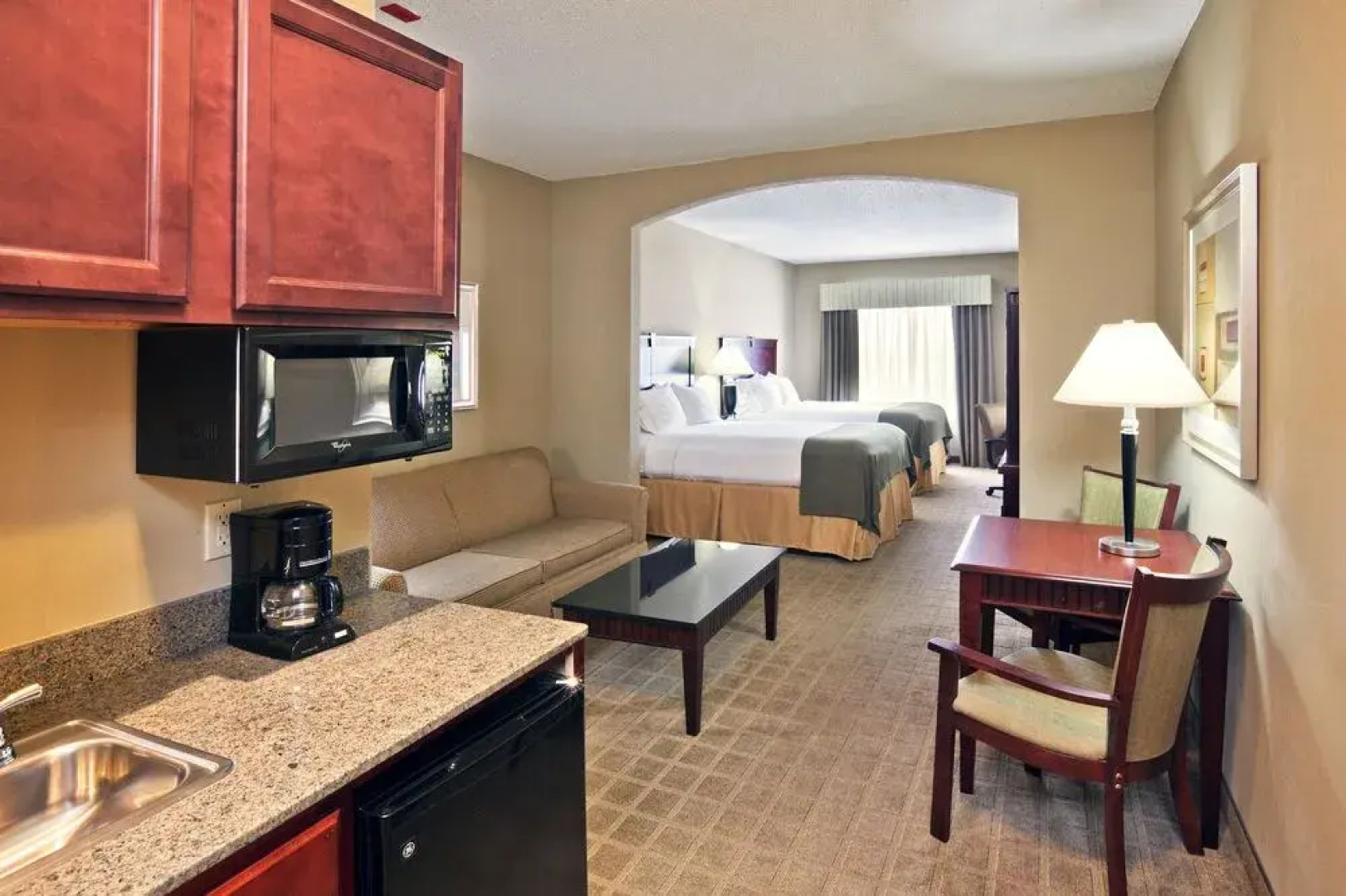 Holiday Inn Express Hotel & Suites Shawnee I-40