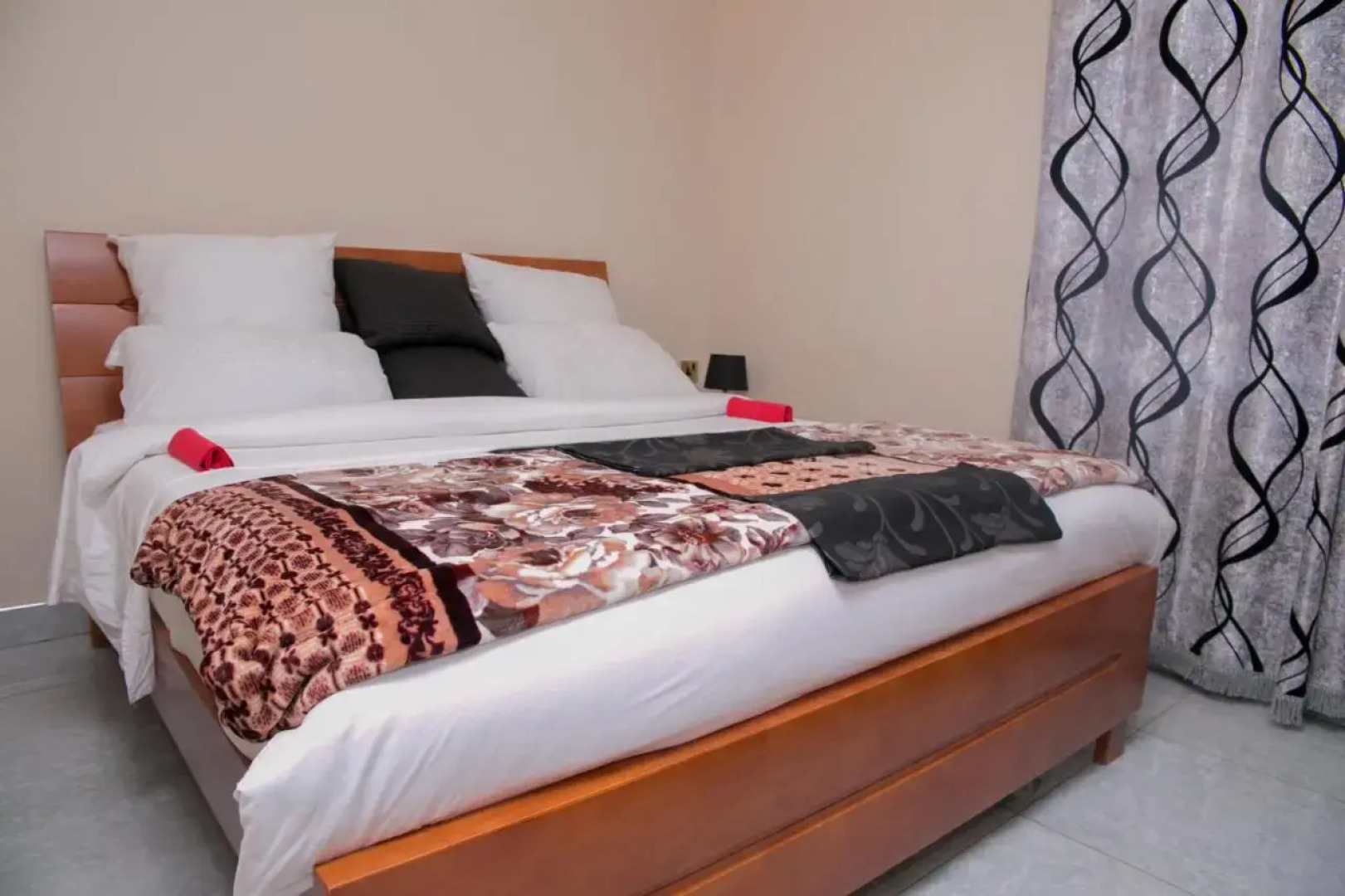 Glitz Cloud 9 Suites