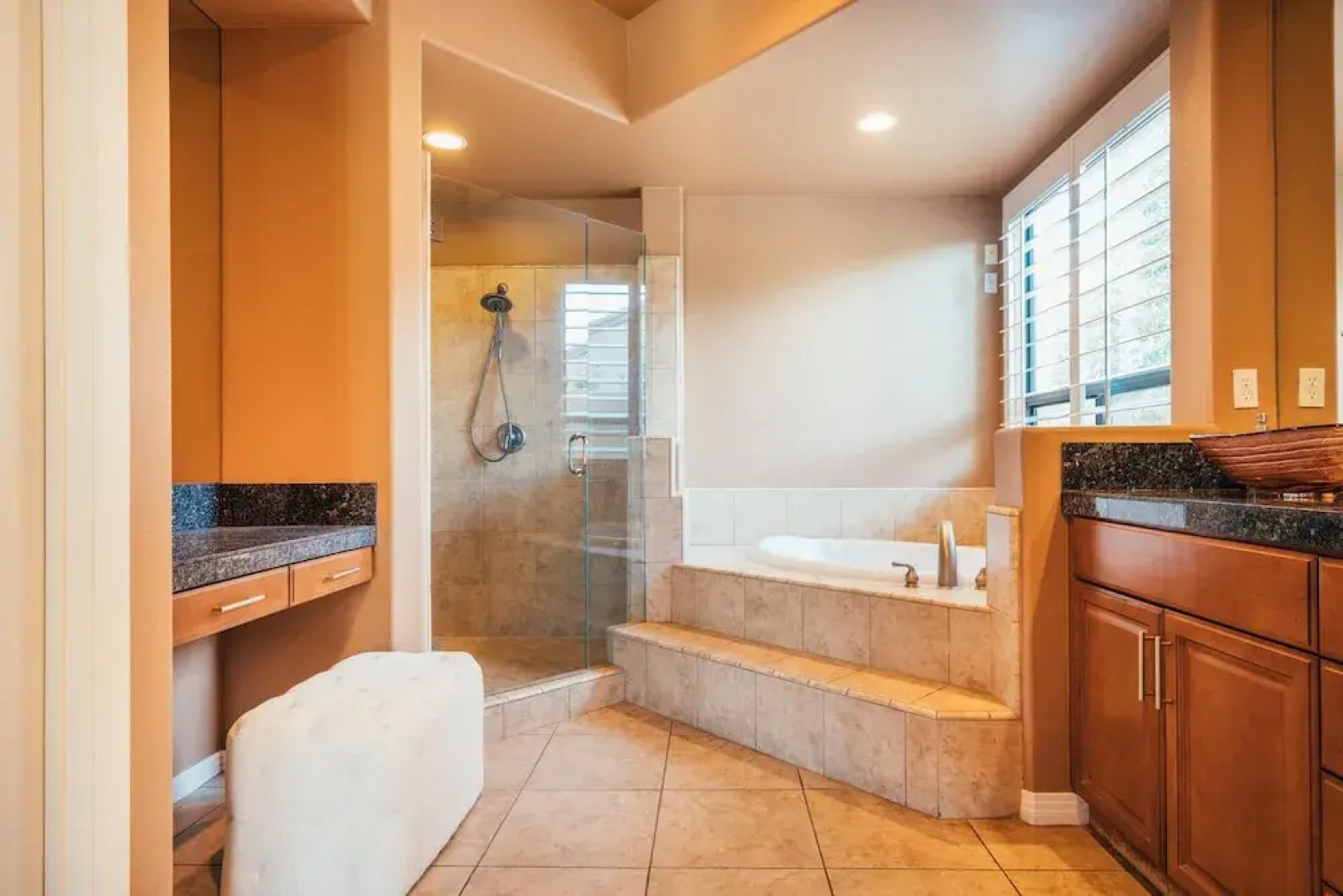 Whispering Palms by AvantStay | WALK TO COACHELLA | Pool & Hot Tub | Sleeps 16!