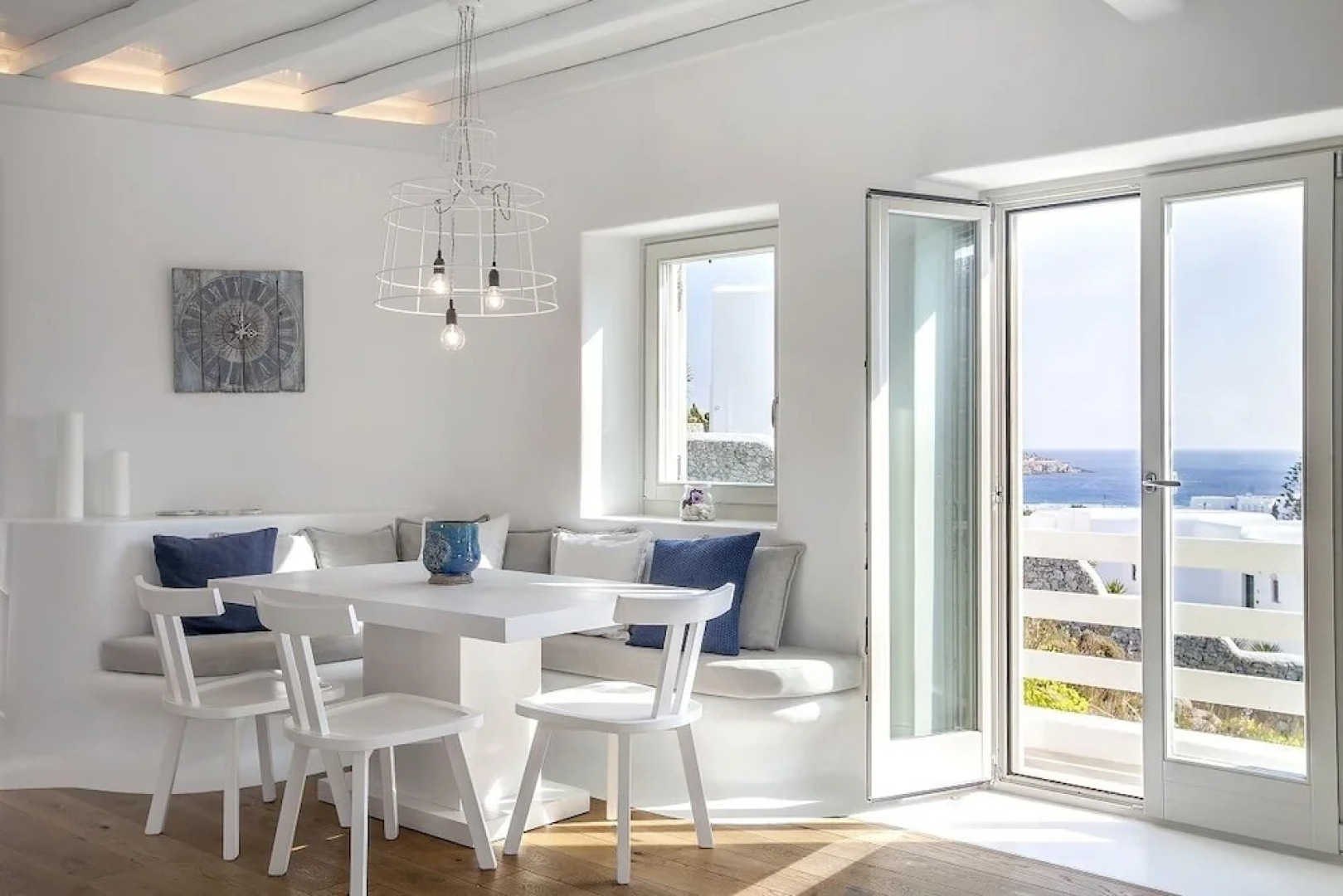 Villa Blue - White by Thea-concept