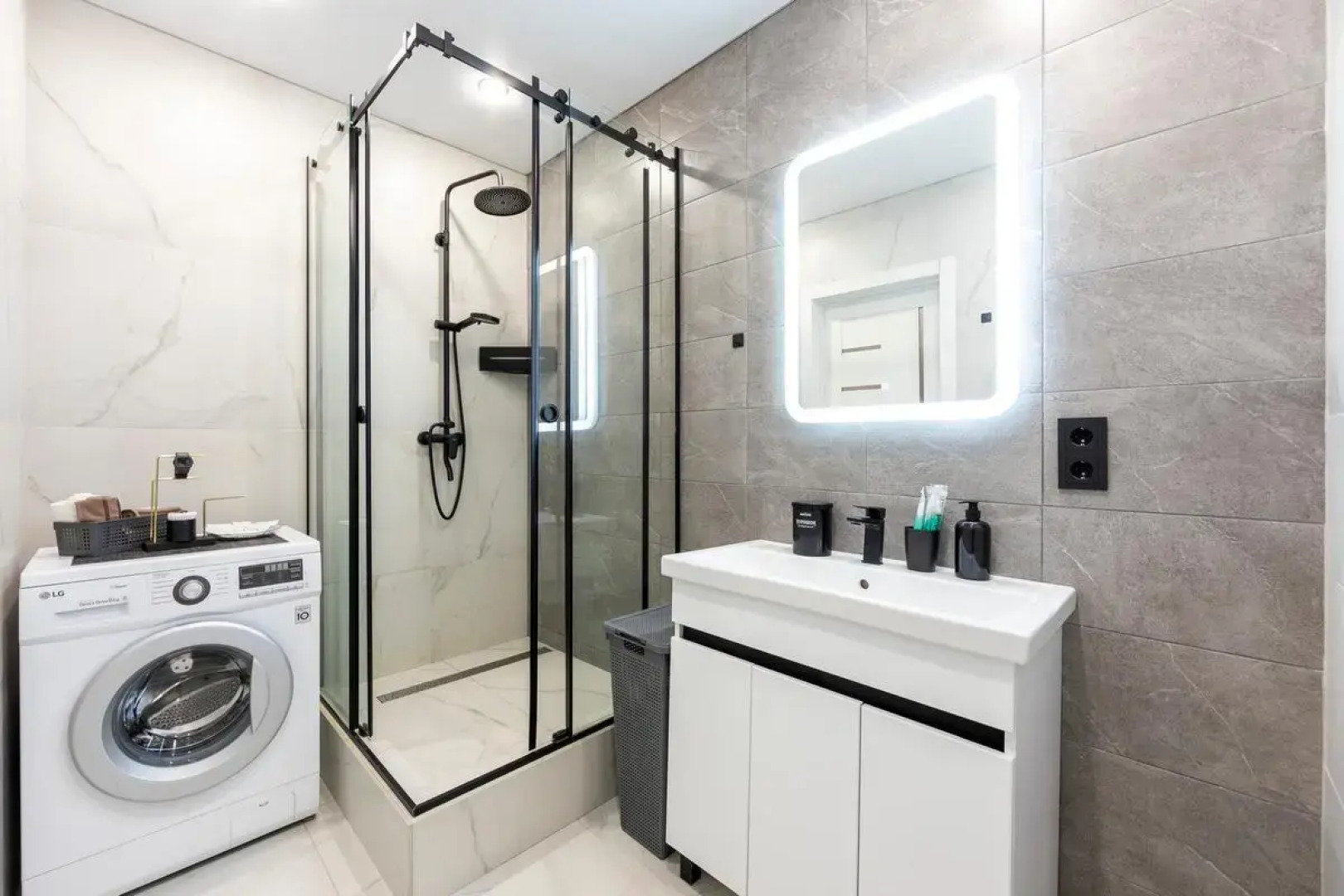 Апартаменты на улице Сергея Джанбровского 4к1