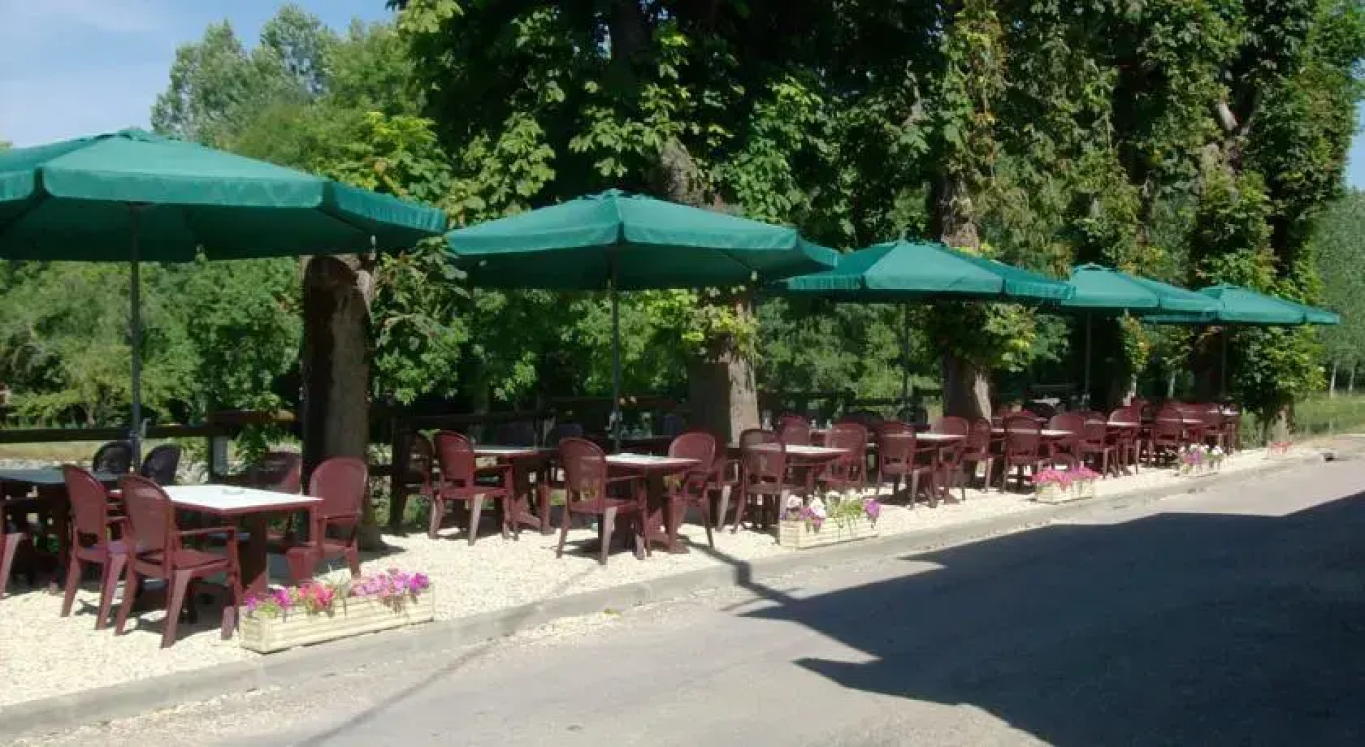 Hôtel-restaurant de lEcluse 79