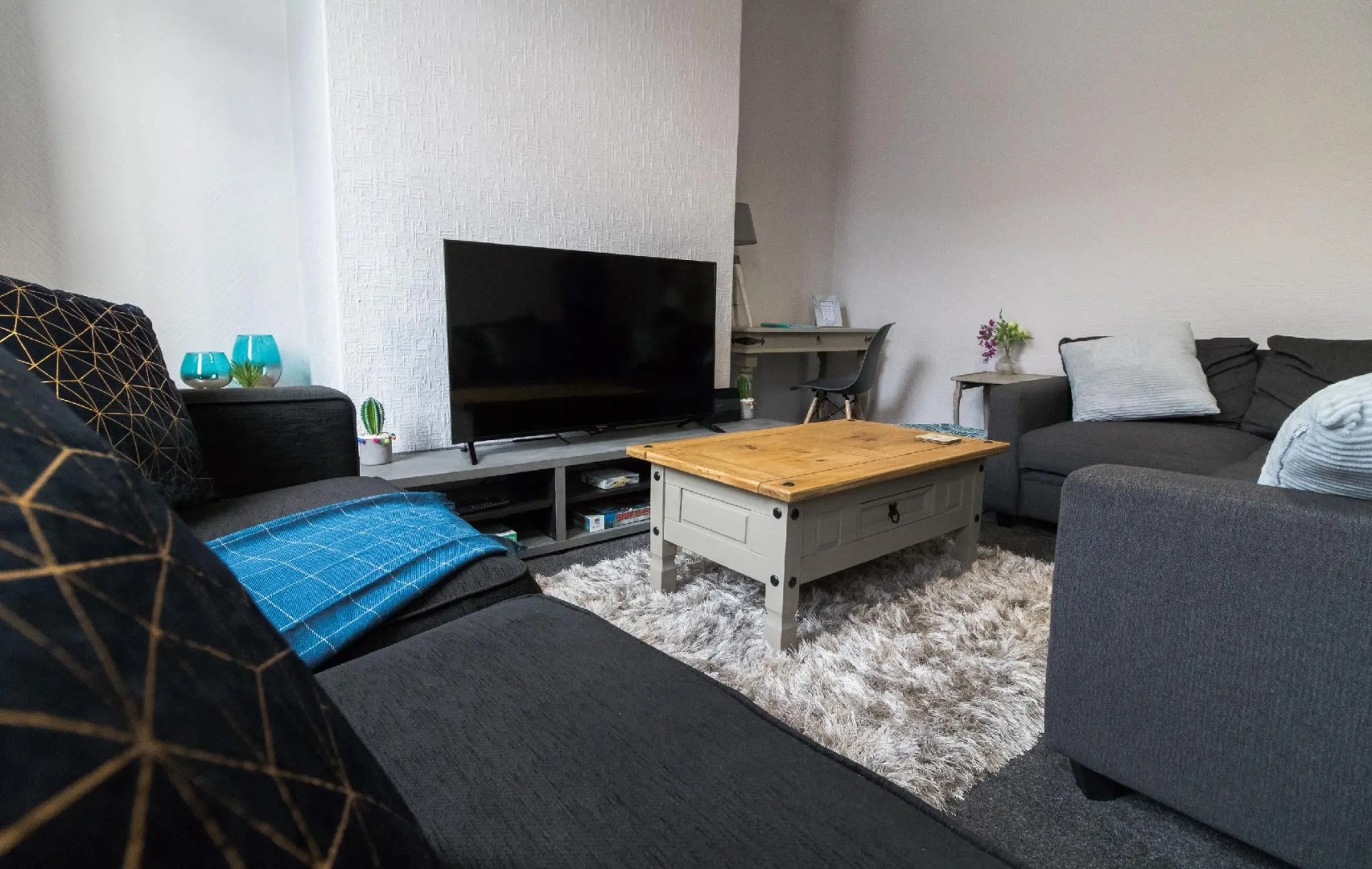 Ideal Home Away in Bury