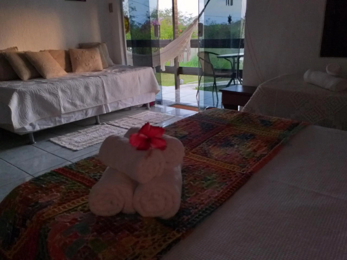 Bangalô completo, amplo, funcional e confortável.