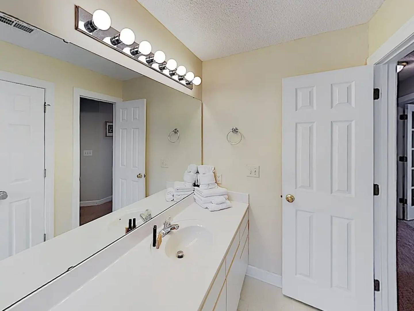 Charming Coastal Haven w/ Amazing Locale townhouse