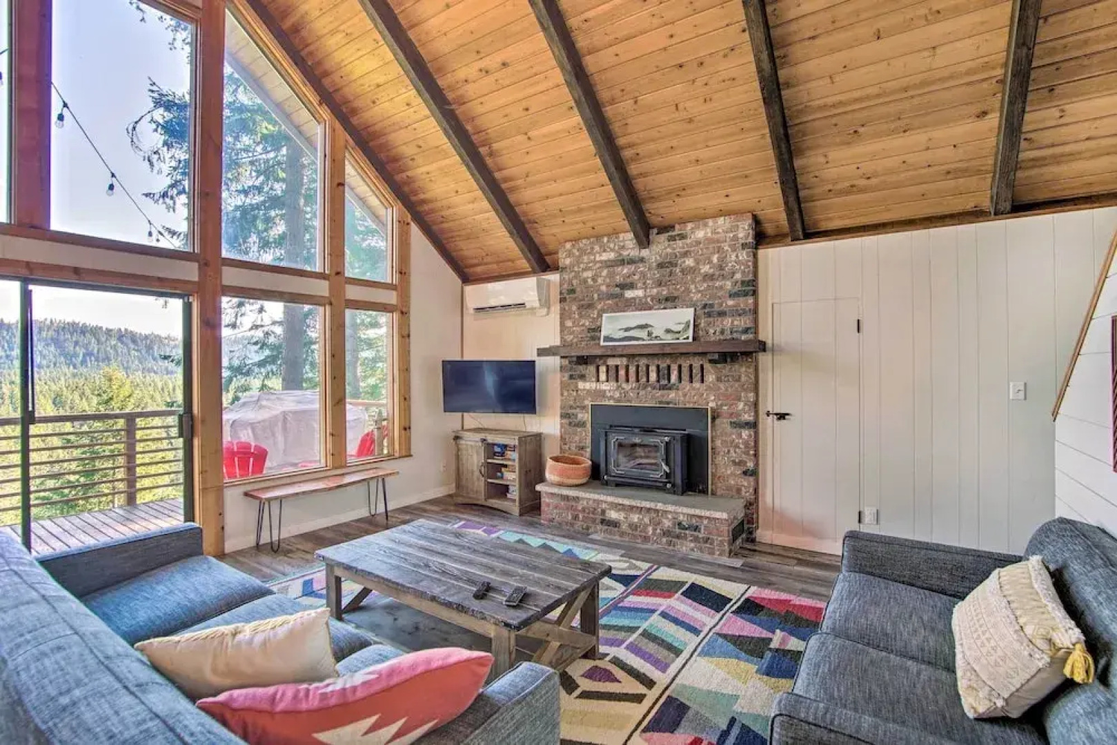 Alpine Retreat w/ Hot Tub & Mountain Views!