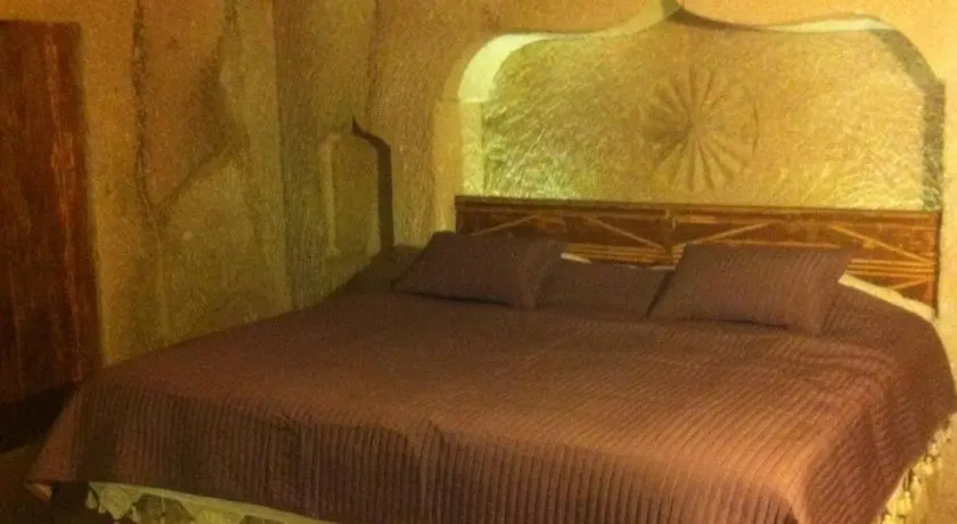 AkCave Suites & Resort