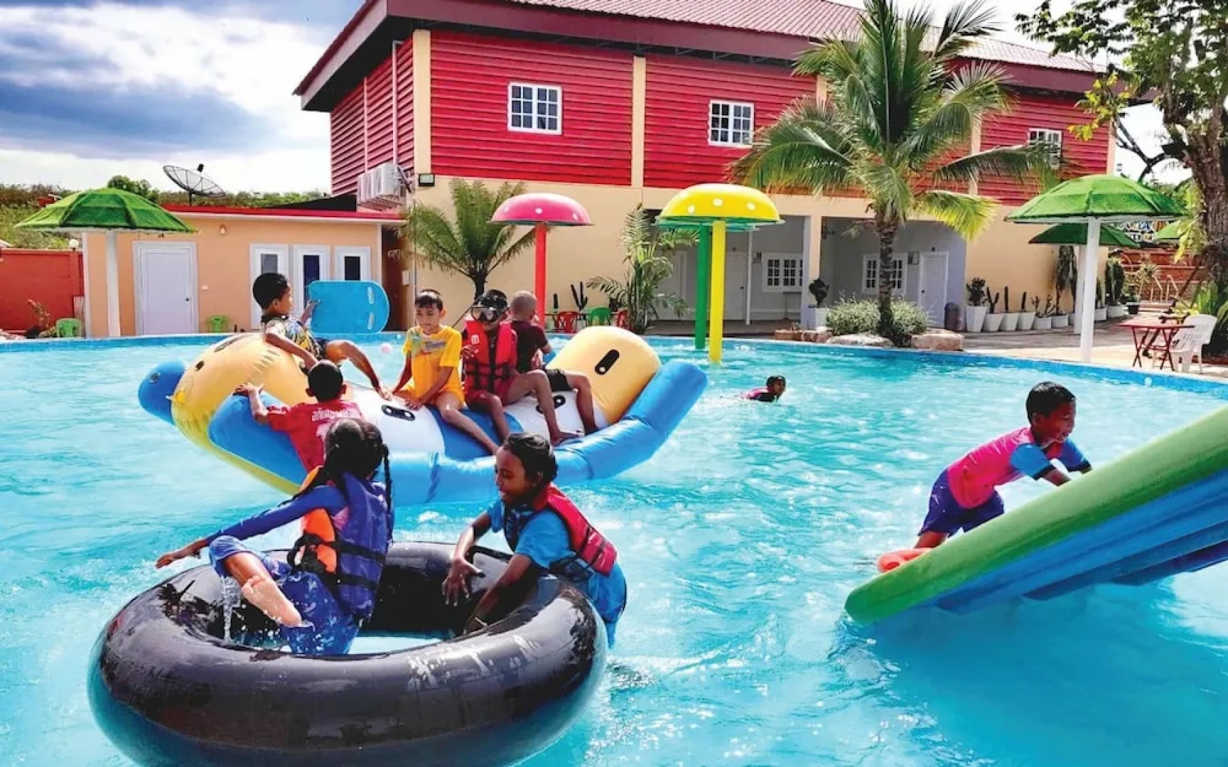 Trang Villa Hotel And Water Park