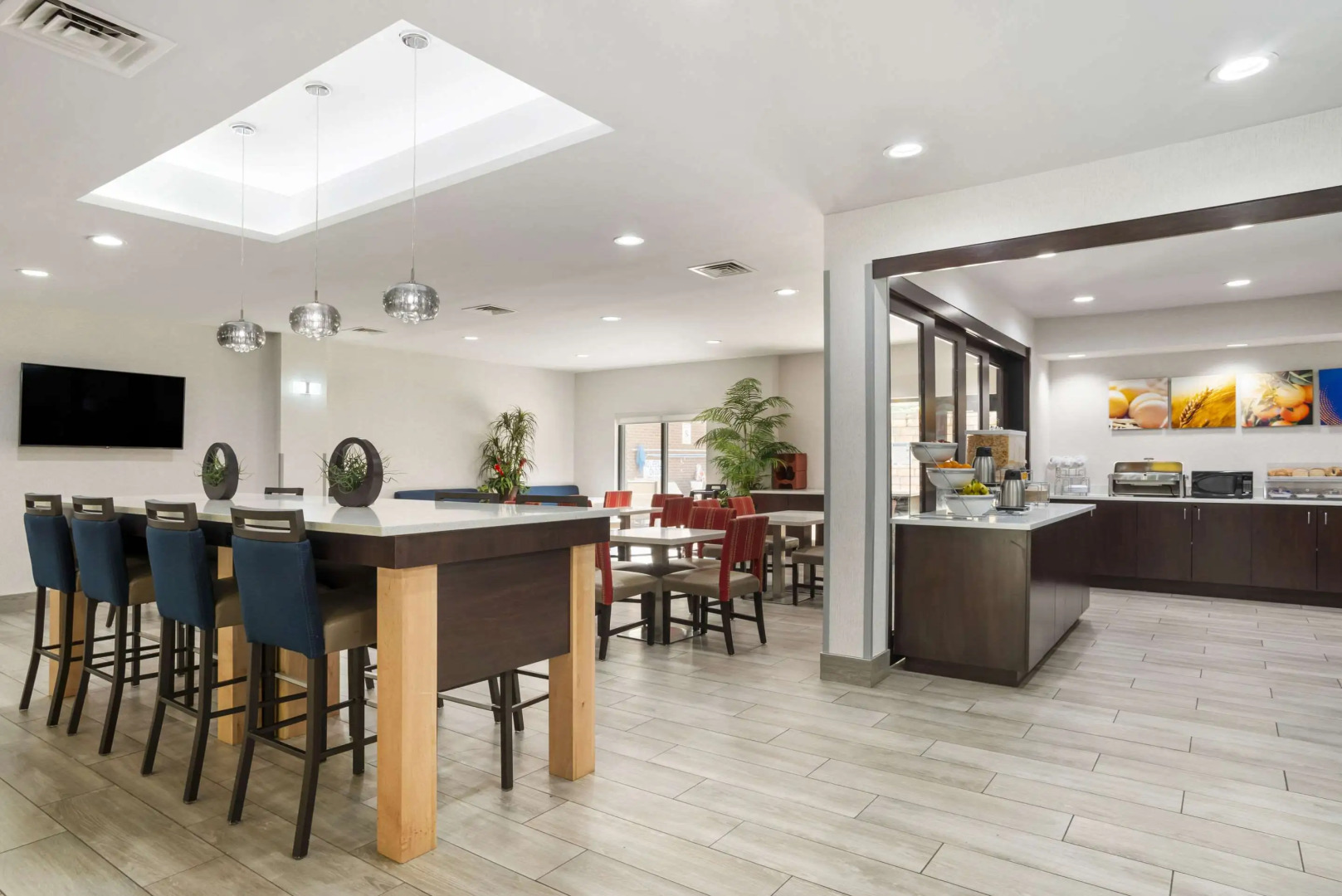 Comfort Suites At WestGate Mall