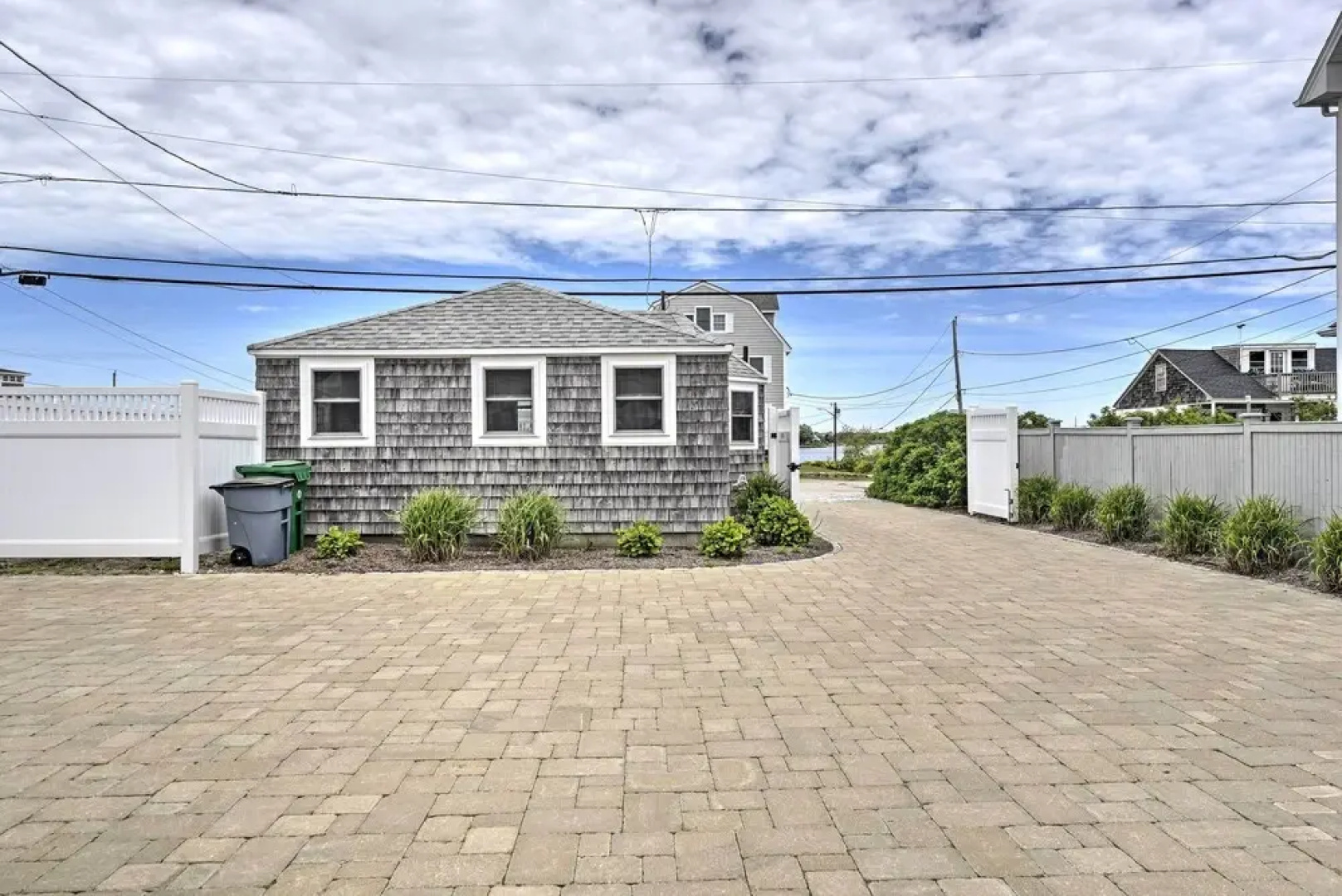Peaceful Cottage - Steps to Matunuck Beach