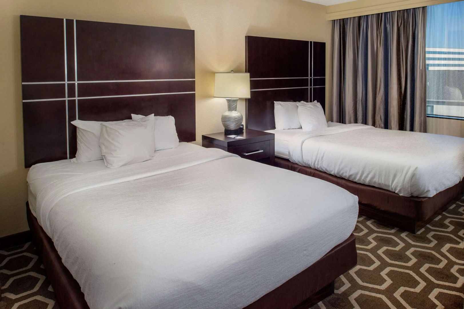 Embassy Suites by Hilton St. Louis Airport