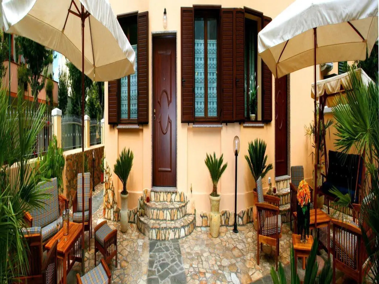 Jacaranda Apartments