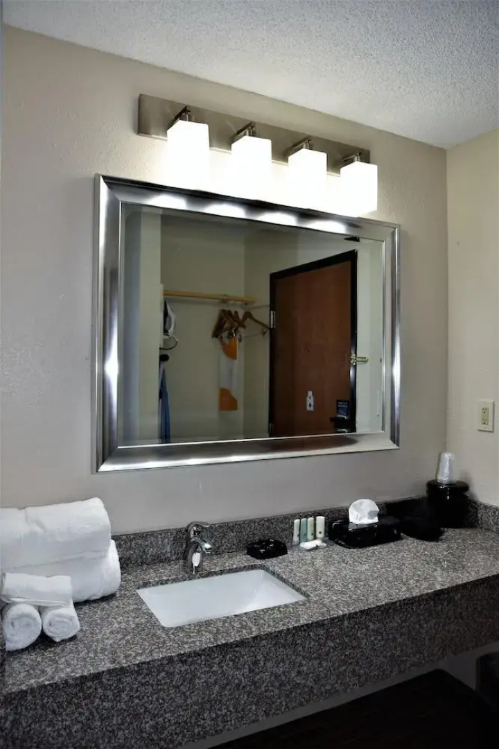 Quality Inn & Suites Metropolis I-24