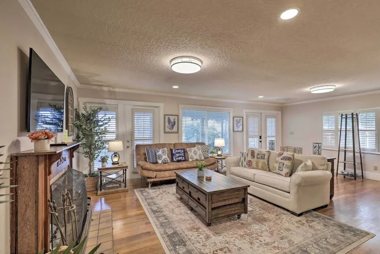 Waterfront Port Richey Getaway w/ Shared Dock