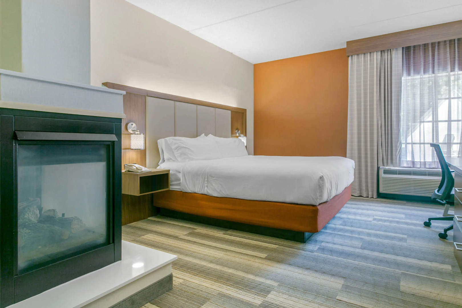 Holiday Inn Express And Suites Mount Arlingto