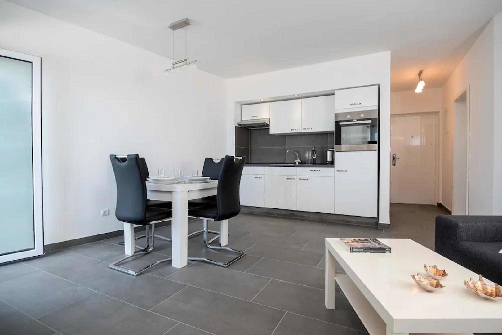 Sunny Sky apartments beneath Biokovo