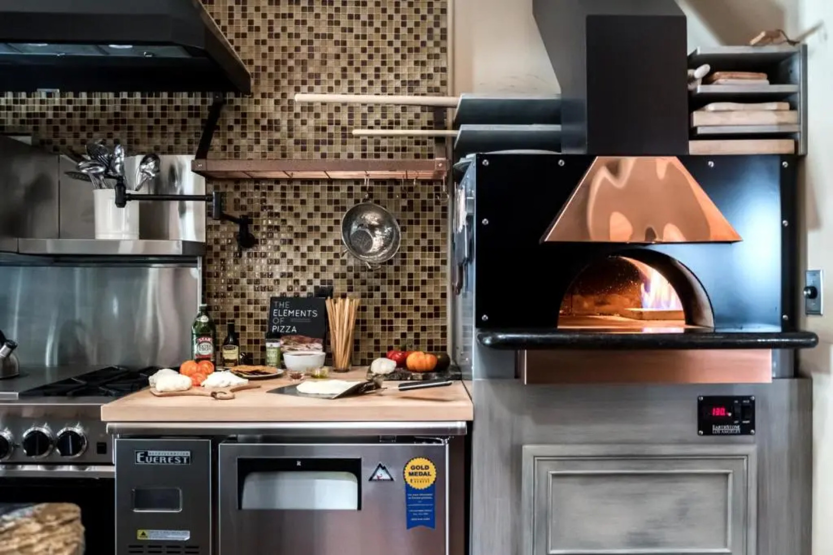 Ponderosa by Avantstay Spacious Cabin w/ Large Deck & Hot Tub 10min to Mtn