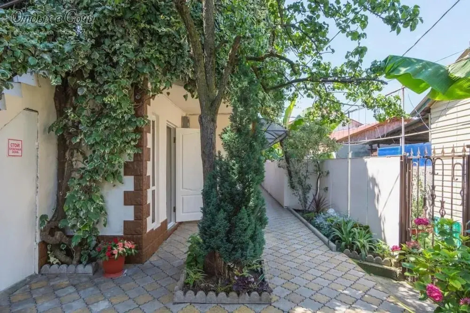 Zelenyy Ugolok Guest House