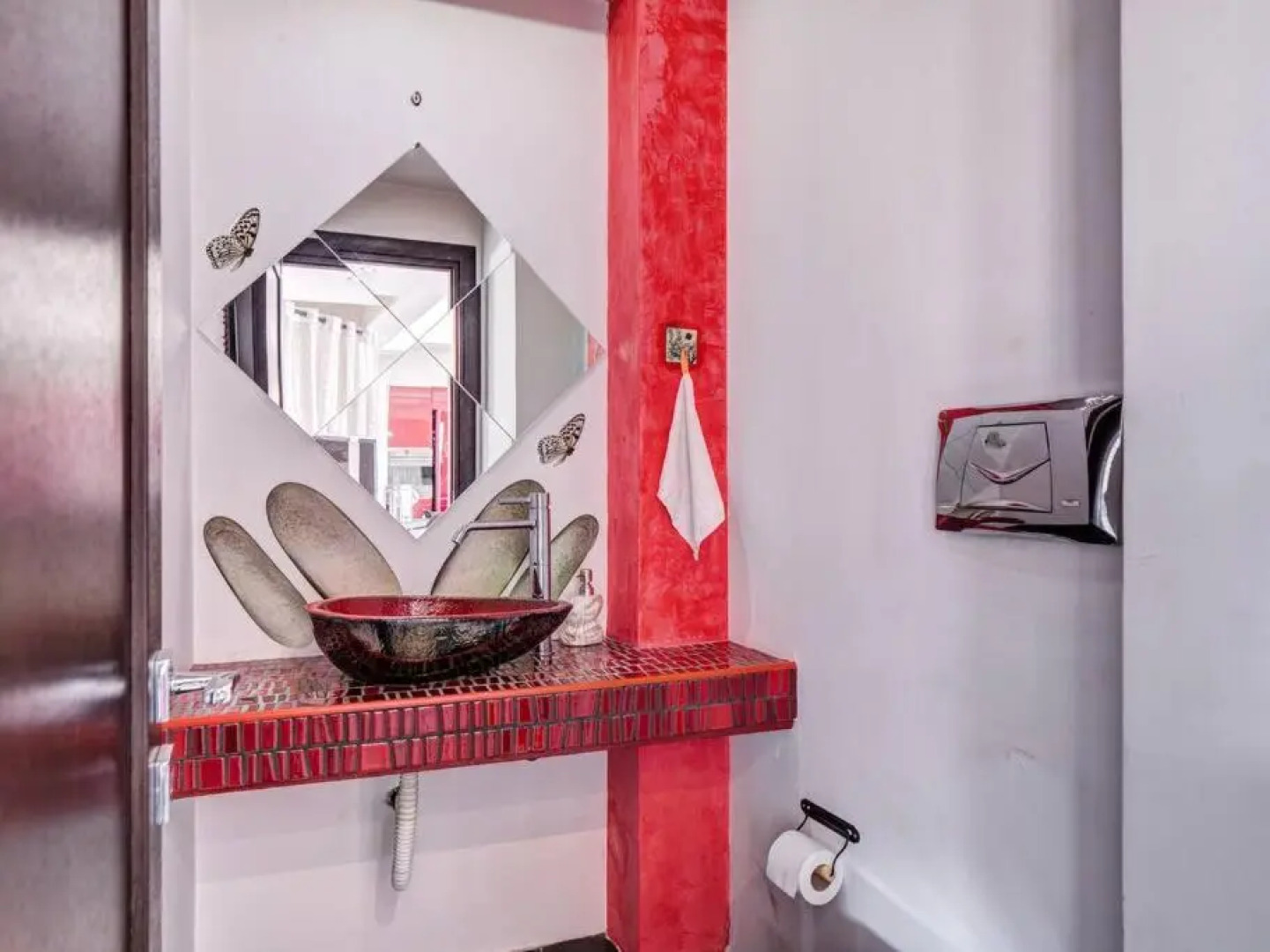 Luxury view apartment 10min from Athens airport