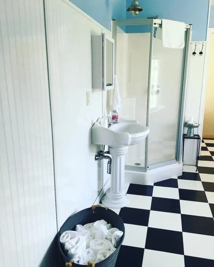 Spillover Motel and Inn