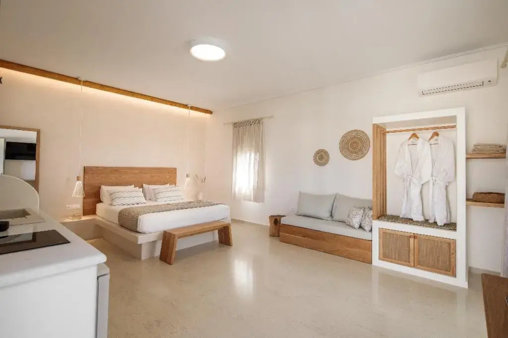 Proteas Hotel & Suites