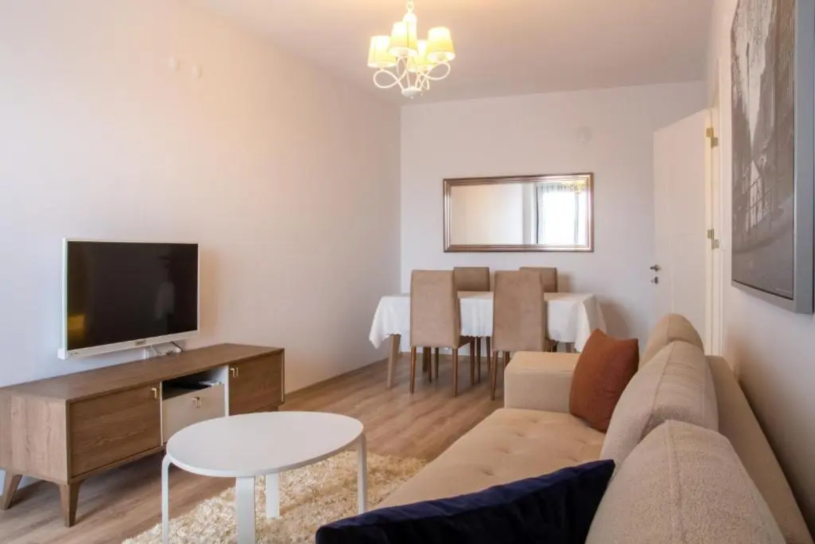 Spacious and Furnished Flat With Balcony in Izmir