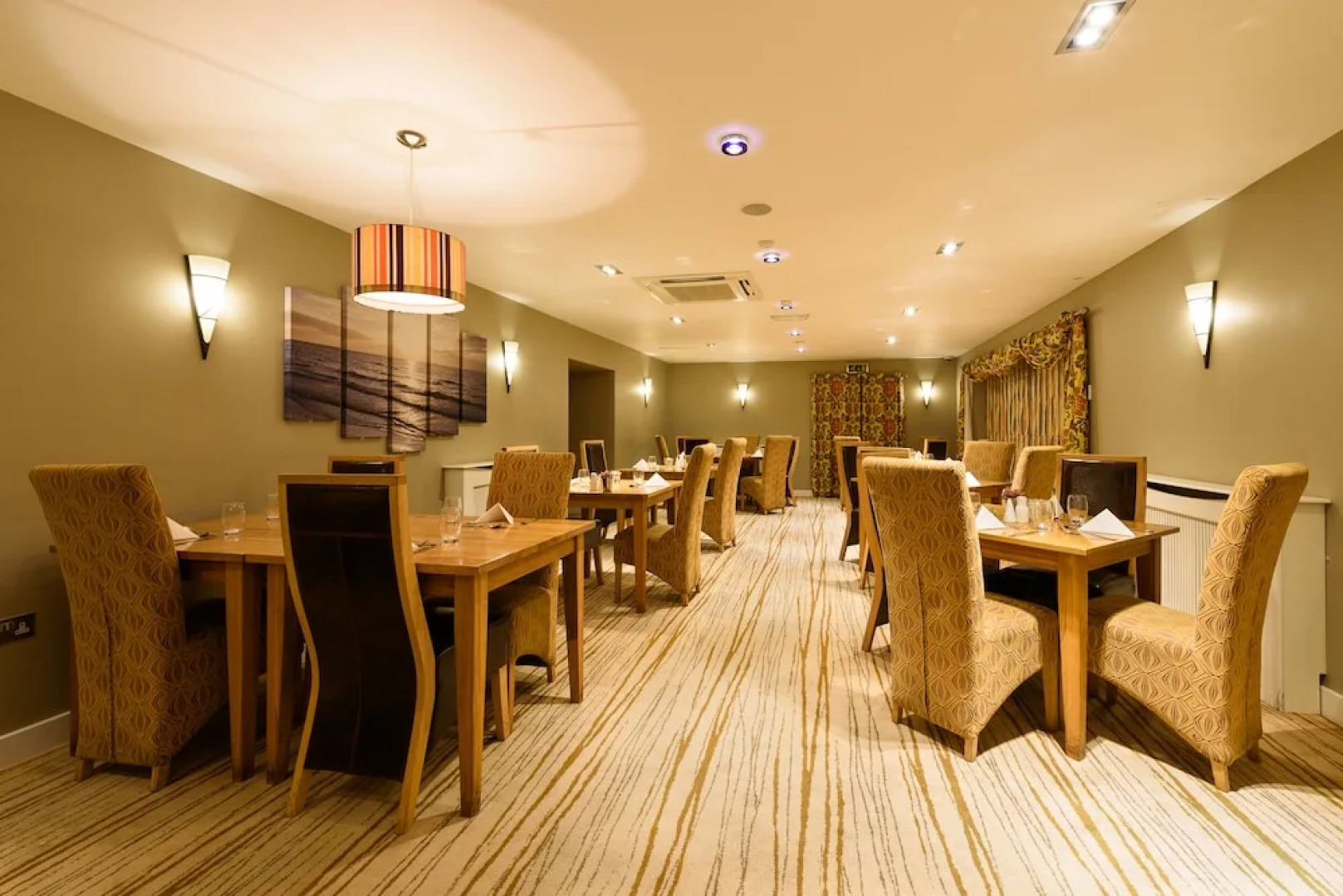 The Britannia Inn & Waves Restaurant