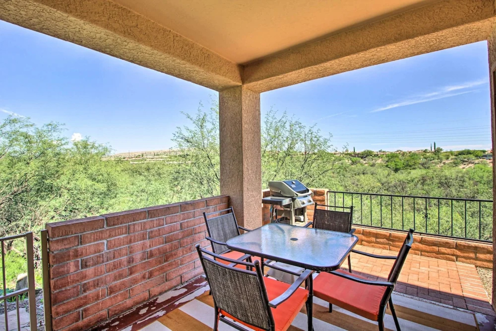 Relaxing Green Valley Townhome ~ 30 Mi to Tucson!