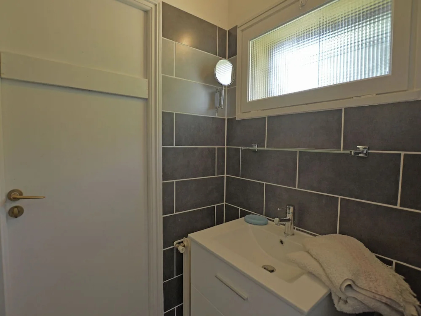 Cushy Villa in Vergèze With Fenced Garden, Terrace, Barbecue