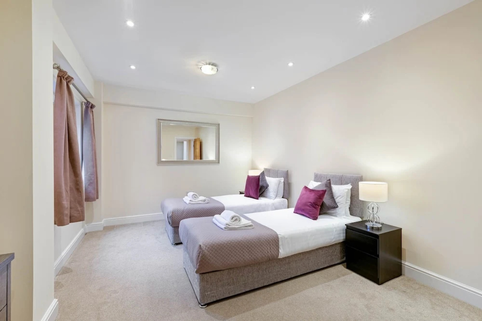 Luxury 3 Bedroom Apartment with Parking