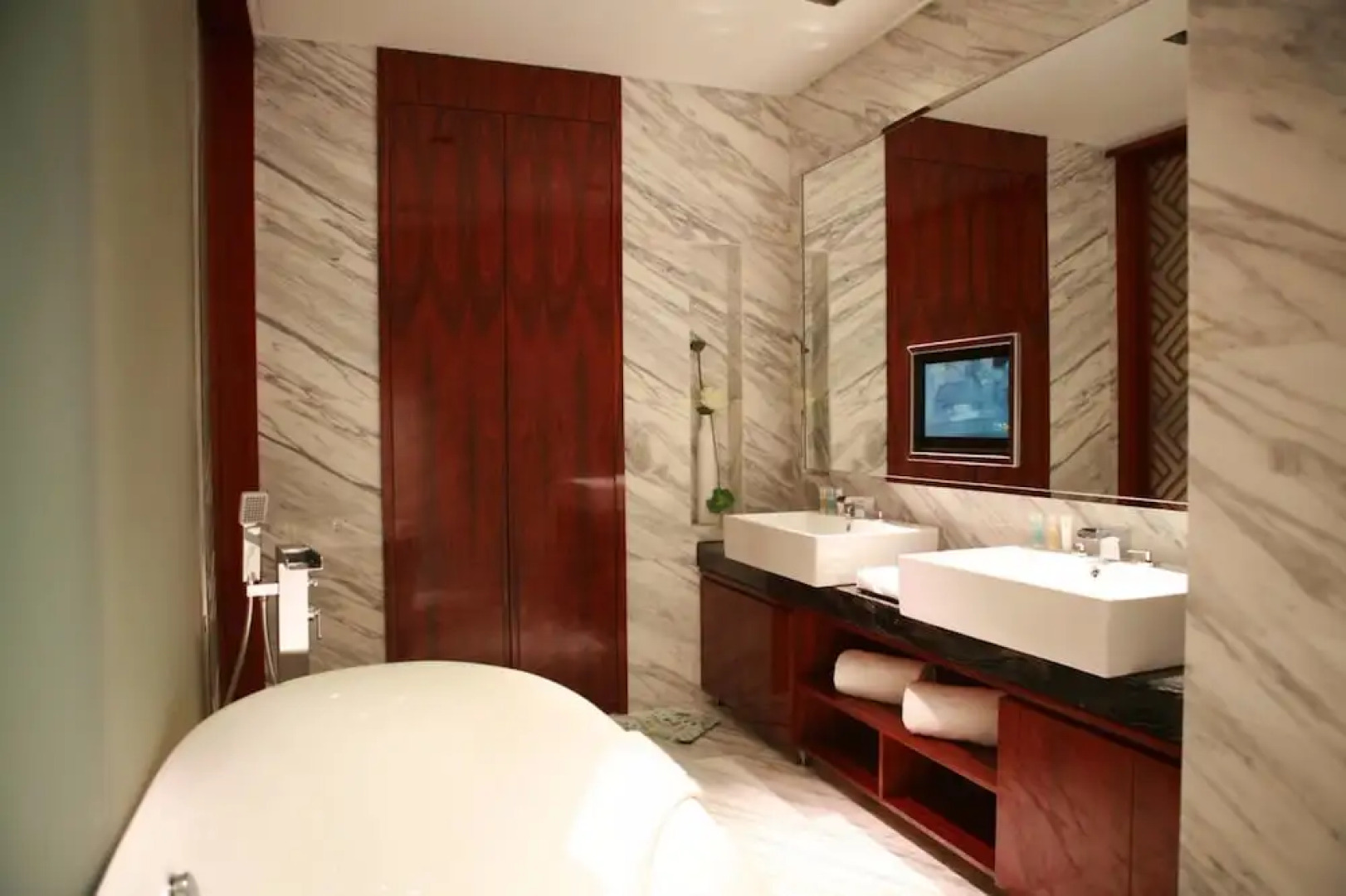 East Lake International Hotel